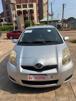 Toyota Vitz 1.5 FWD 5dr 2010 Silver