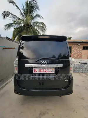 Toyota Voxy X 4WD 8-Seater 2013 Black