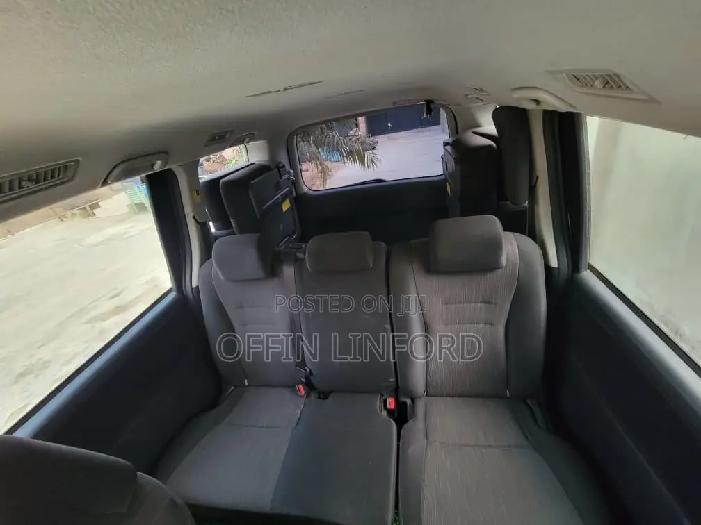 Toyota Voxy X 4WD 8-Seater 2013 Black