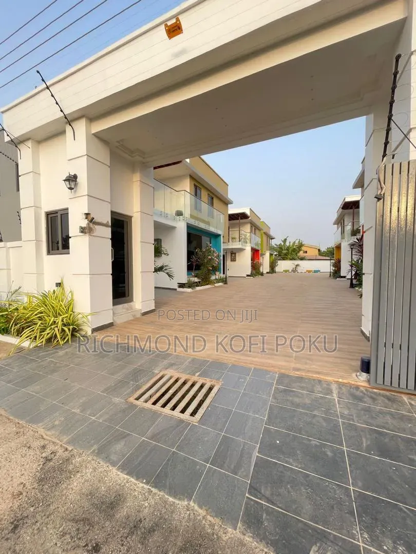 4bdrm Townhouse/Terrace in Kofis Realty, Baatsona Total for sale