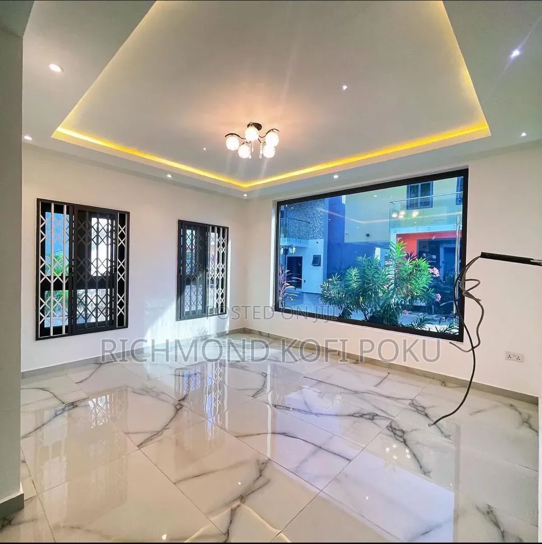 4bdrm Townhouse/Terrace in Kofis Realty, Baatsona Total for sale