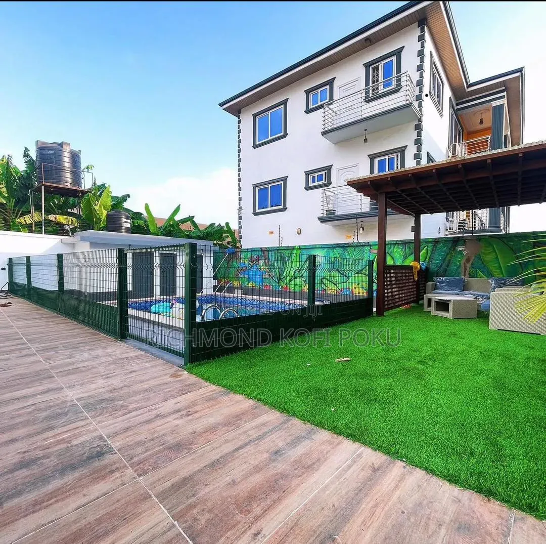 4bdrm Townhouse/Terrace in Kofis Realty, Baatsona Total for sale