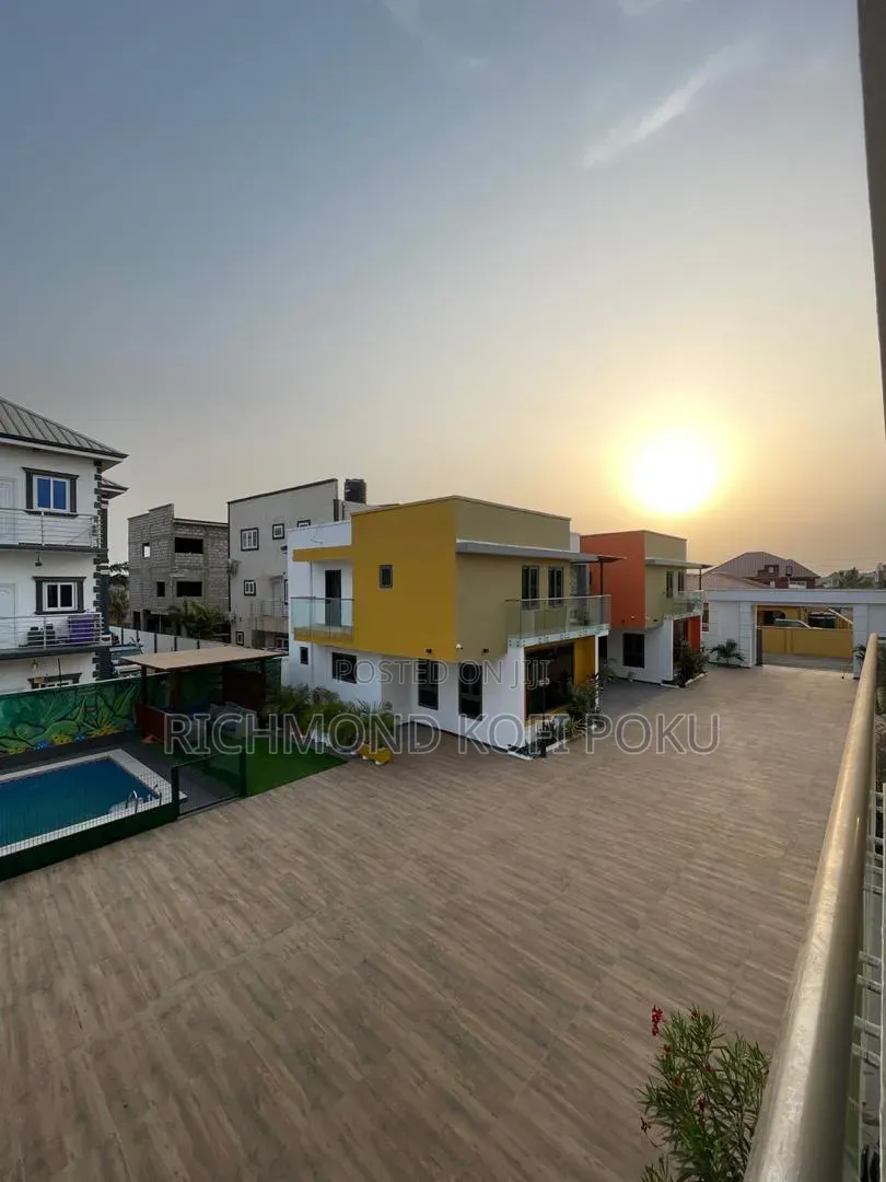 4bdrm Townhouse/Terrace in Kofis Realty, Baatsona Total for sale