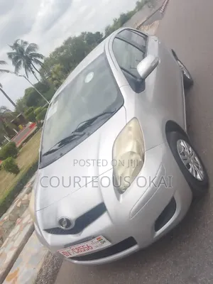 Toyota Vitz 1.5 FWD 5dr 2010 Silver