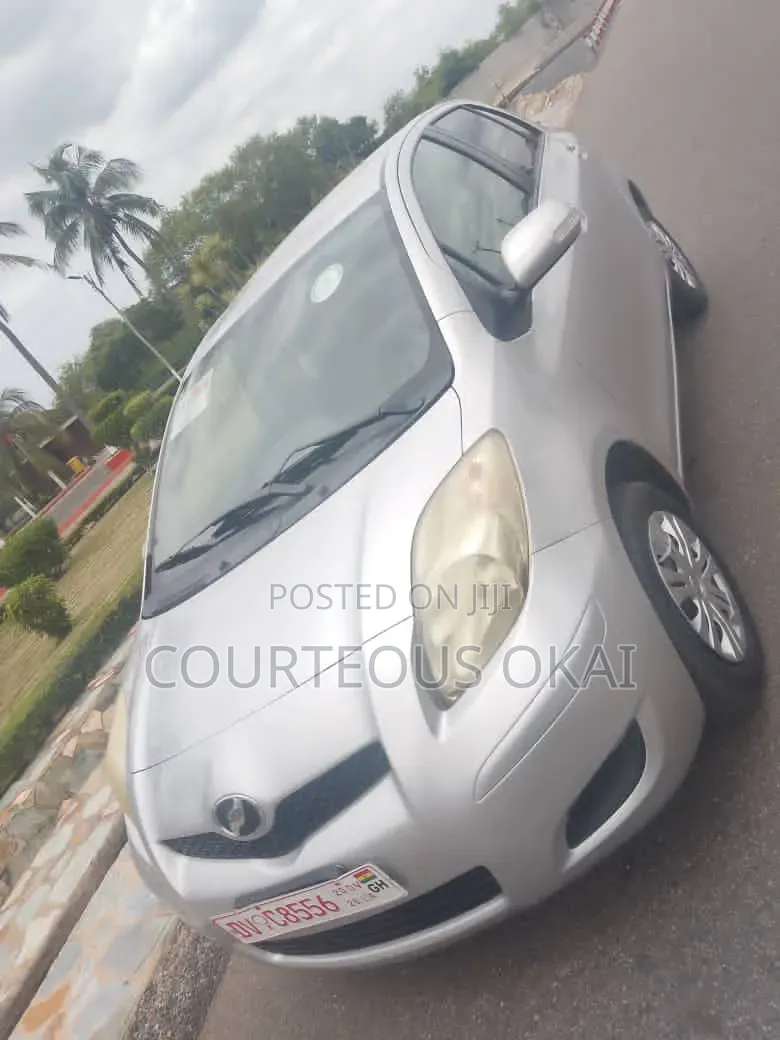 Toyota Vitz 1.5 FWD 5dr 2010 Silver