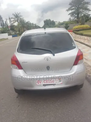 Toyota Vitz 1.5 FWD 5dr 2010 Silver