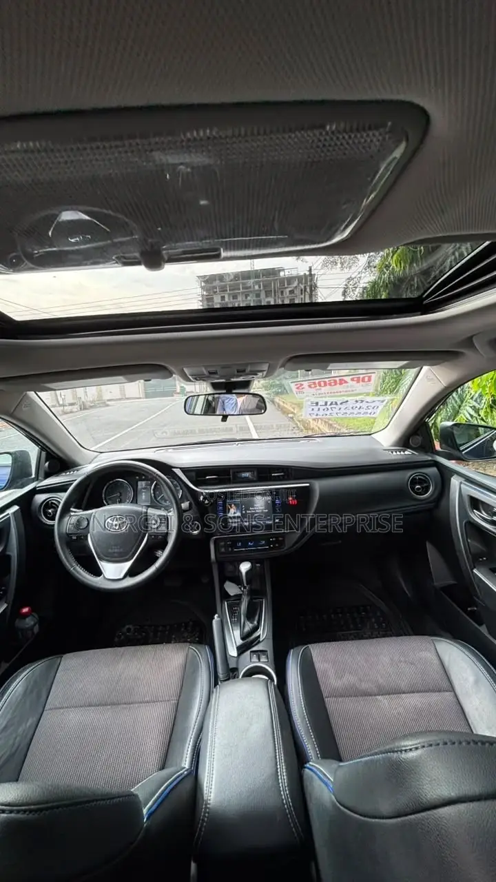 Toyota Corolla SE (1.8L 4cyl 2A) 2018 Blue