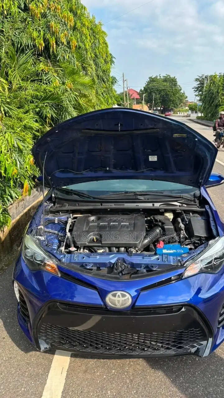 Toyota Corolla SE (1.8L 4cyl 2A) 2018 Blue
