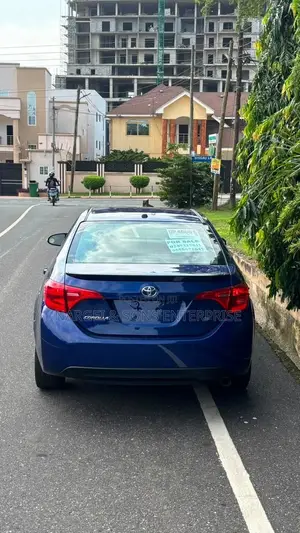 Toyota Corolla SE (1.8L 4cyl 2A) 2018 Blue