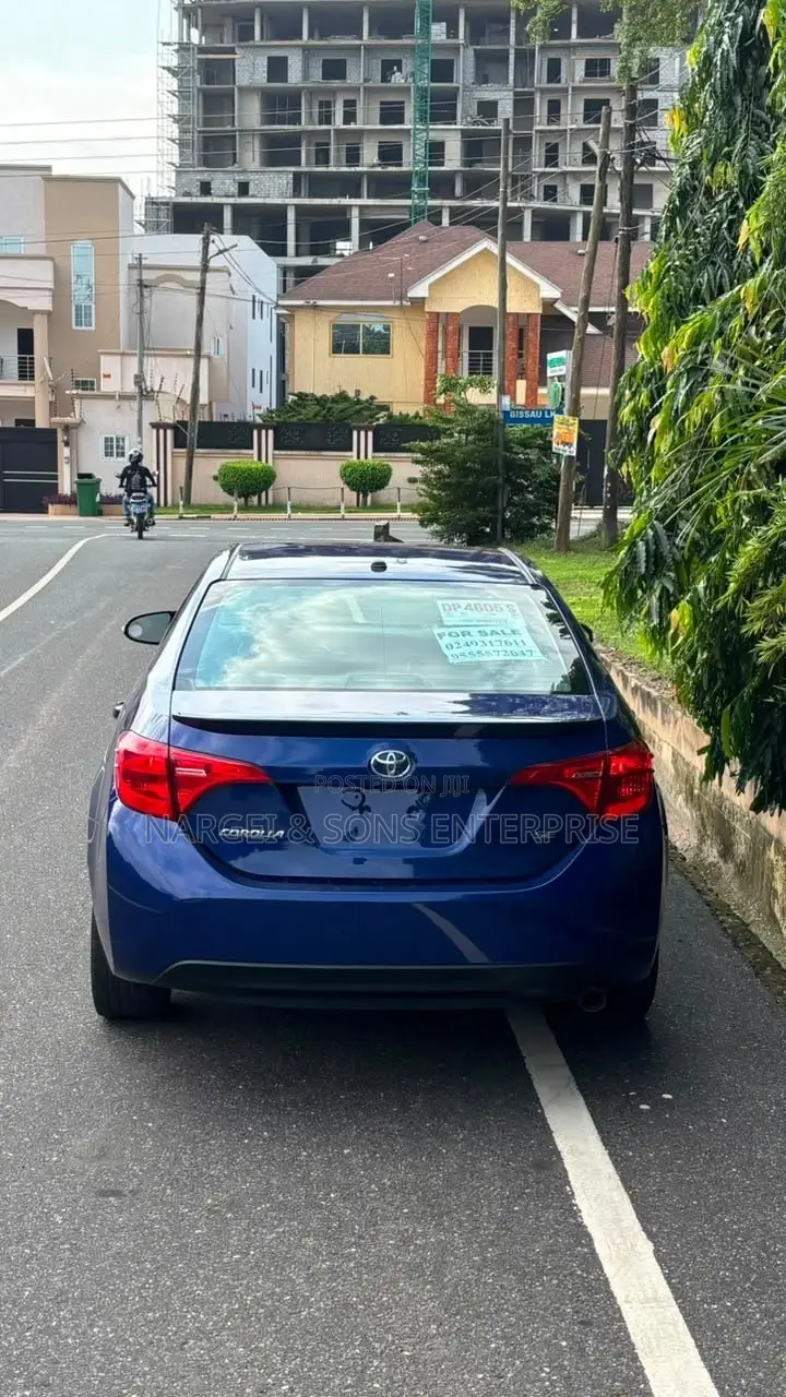 Toyota Corolla SE (1.8L 4cyl 2A) 2018 Blue