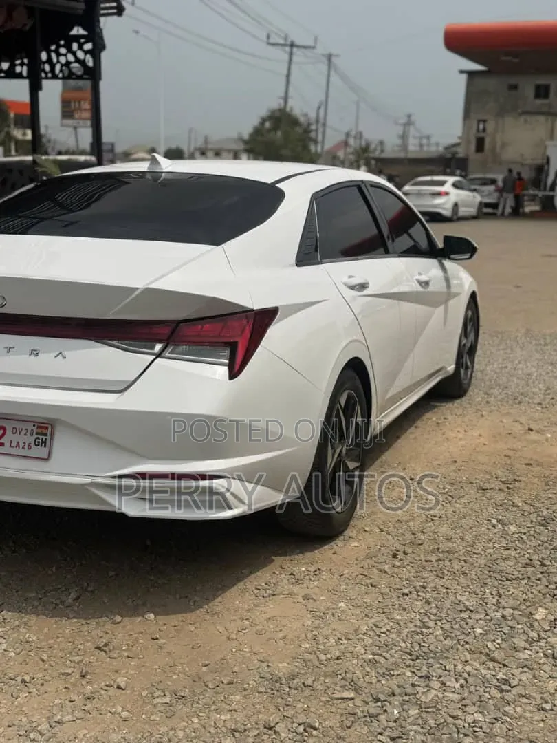 Hyundai Elantra 2022 White