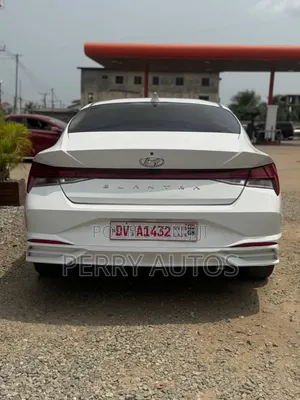 Hyundai Elantra 2022 White