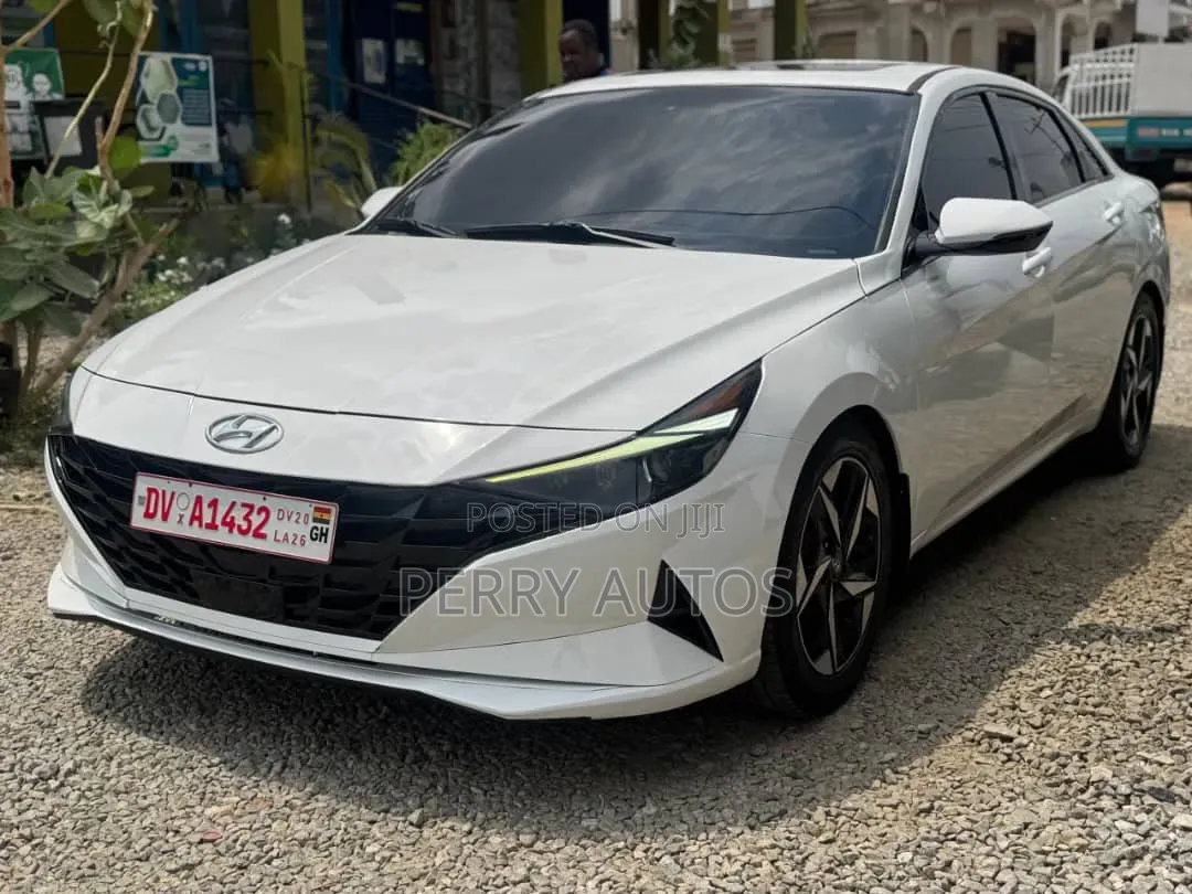 Hyundai Elantra 2022 White