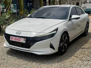 Hyundai Elantra 2022 White