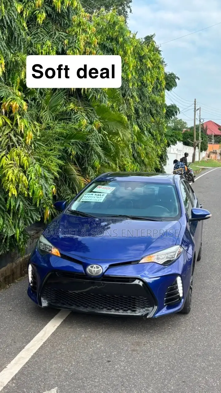 Toyota Corolla SE (1.8L 4cyl 2A) 2018 Blue