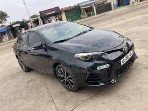 Toyota Corolla SE (1.8L 4cyl 6M) 2018 Blue