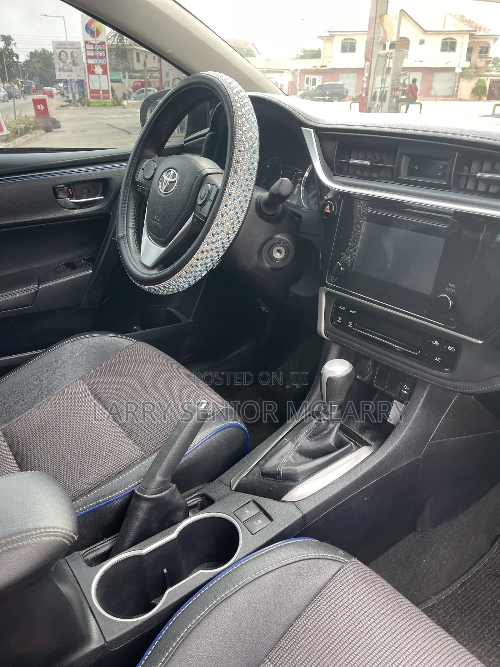 Toyota Corolla SE (1.8L 4cyl 6M) 2018 Blue