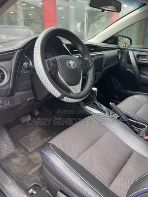 Toyota Corolla SE (1.8L 4cyl 6M) 2018 Blue