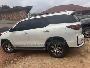 Toyota Fortuner 2.7 AWD 2018 White