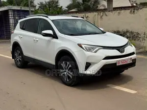Toyota RAV4 LE AWD (2.5L 4cyl 6A) 2017 White