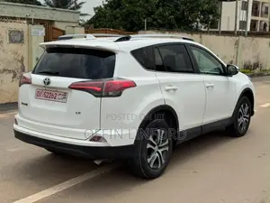 Toyota RAV4 LE AWD (2.5L 4cyl 6A) 2017 White