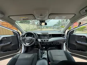 Toyota RAV4 LE AWD (2.5L 4cyl 6A) 2017 White