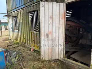 4 Containers With Canopy