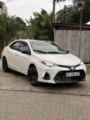 Toyota Corolla SE 4dr Sedan (1.8L 4cyl CVT) 2017 White