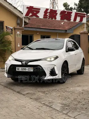 Toyota Corolla SE 4dr Sedan (1.8L 4cyl CVT) 2017 White