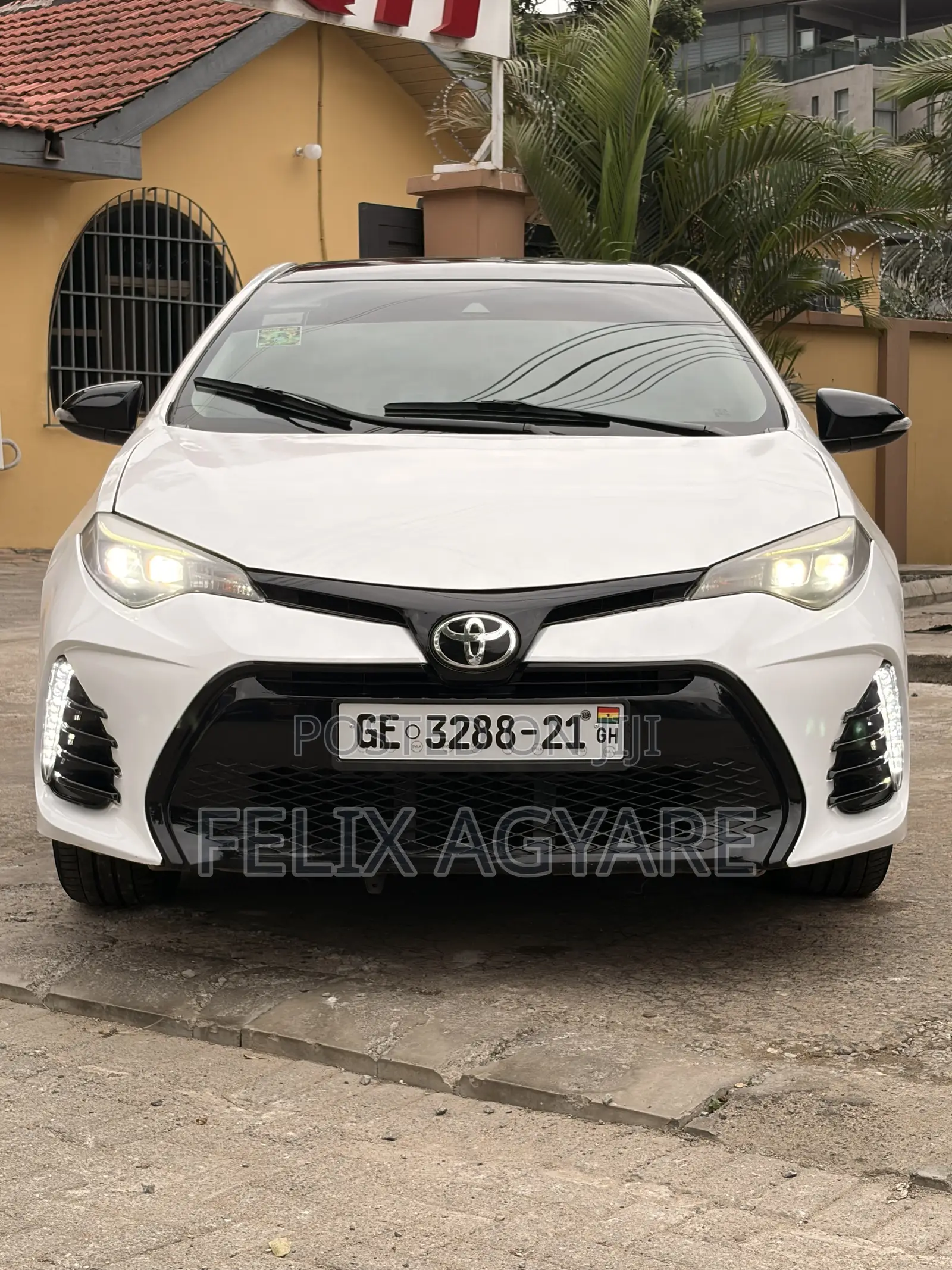 Toyota Corolla SE 4dr Sedan (1.8L 4cyl CVT) 2017 White