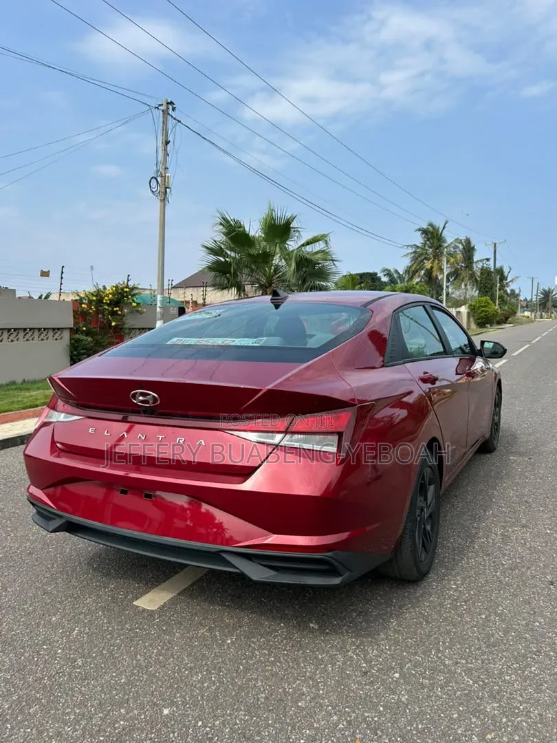 Hyundai Elantra 2021 Red