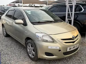 Toyota Belta 2010 Green