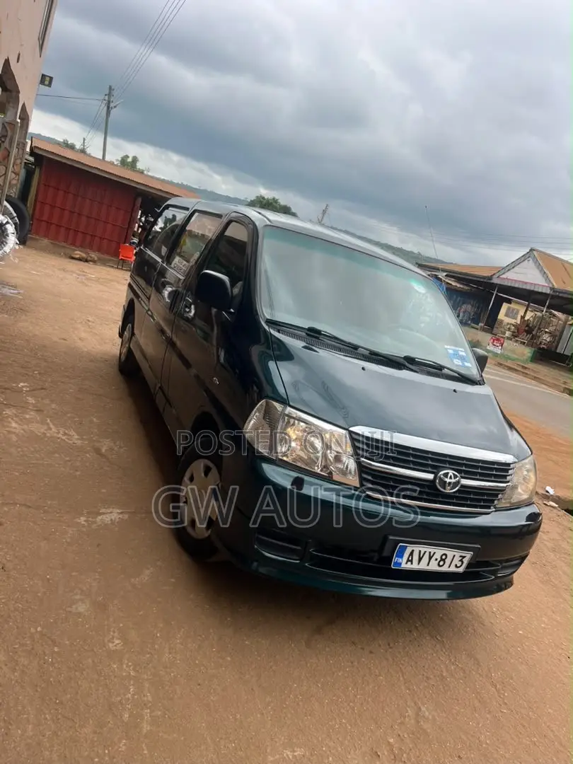 Toyota HiAce 2009 Green