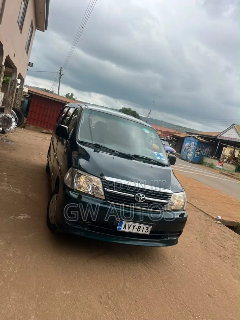 Toyota HiAce 2009 Green