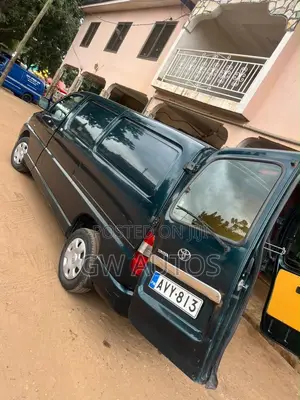 Toyota HiAce 2009 Green