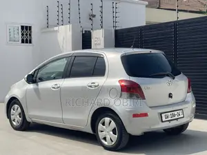 Toyota Vitz 1.3 AWD 5dr 2010 Silver