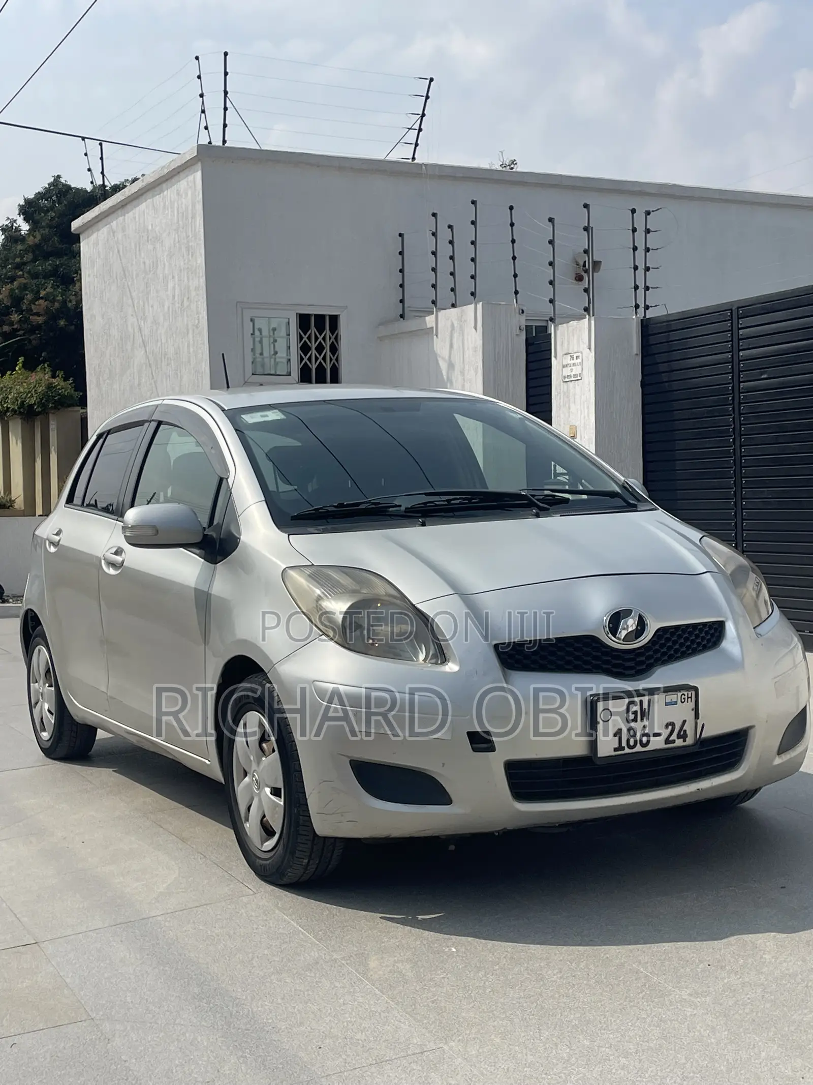 Toyota Vitz 1.3 AWD 5dr 2010 Silver