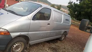 Toyota Grand HiAce 2001 Gray