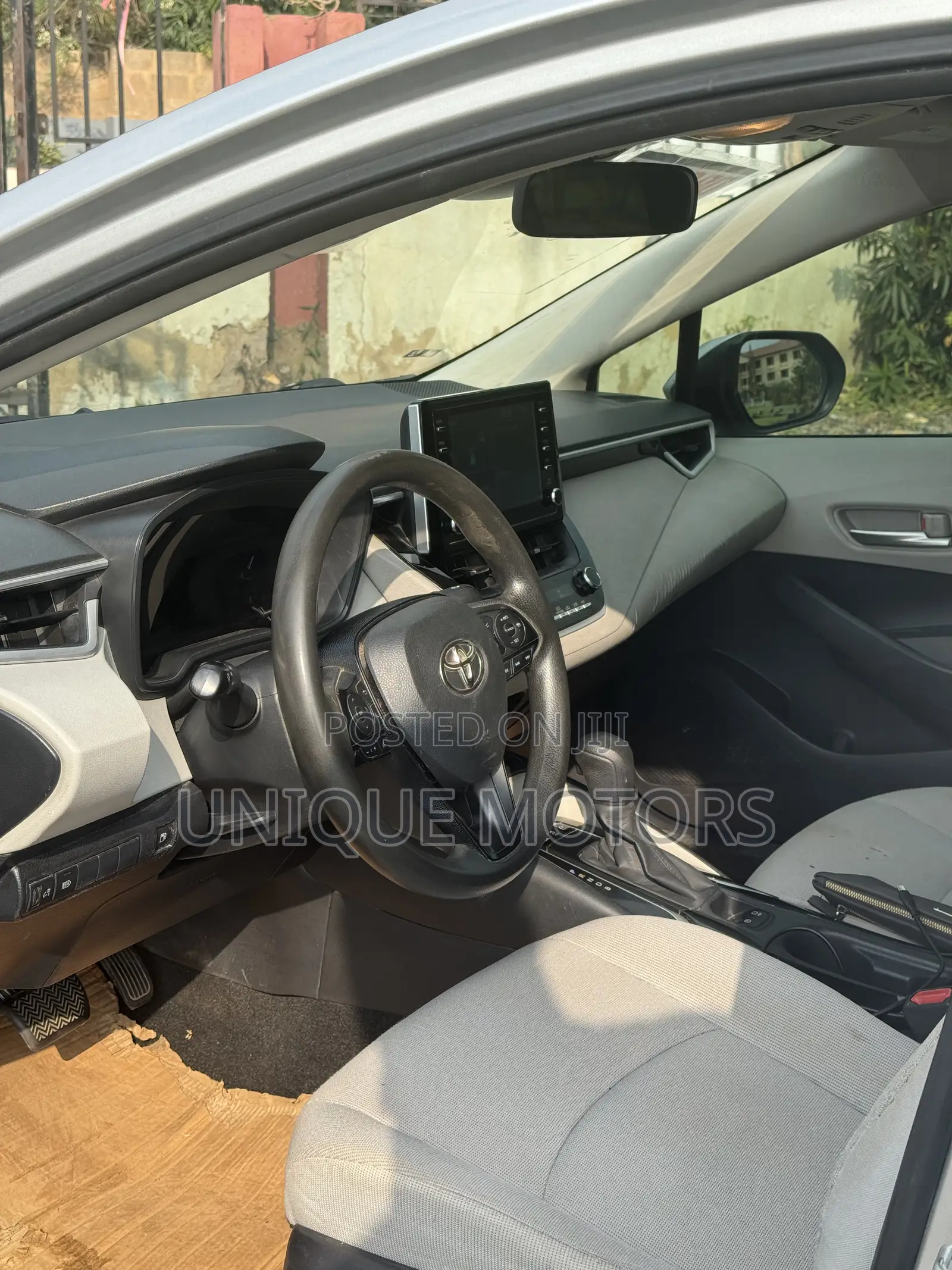 Toyota Corolla LE 2020 Gray
