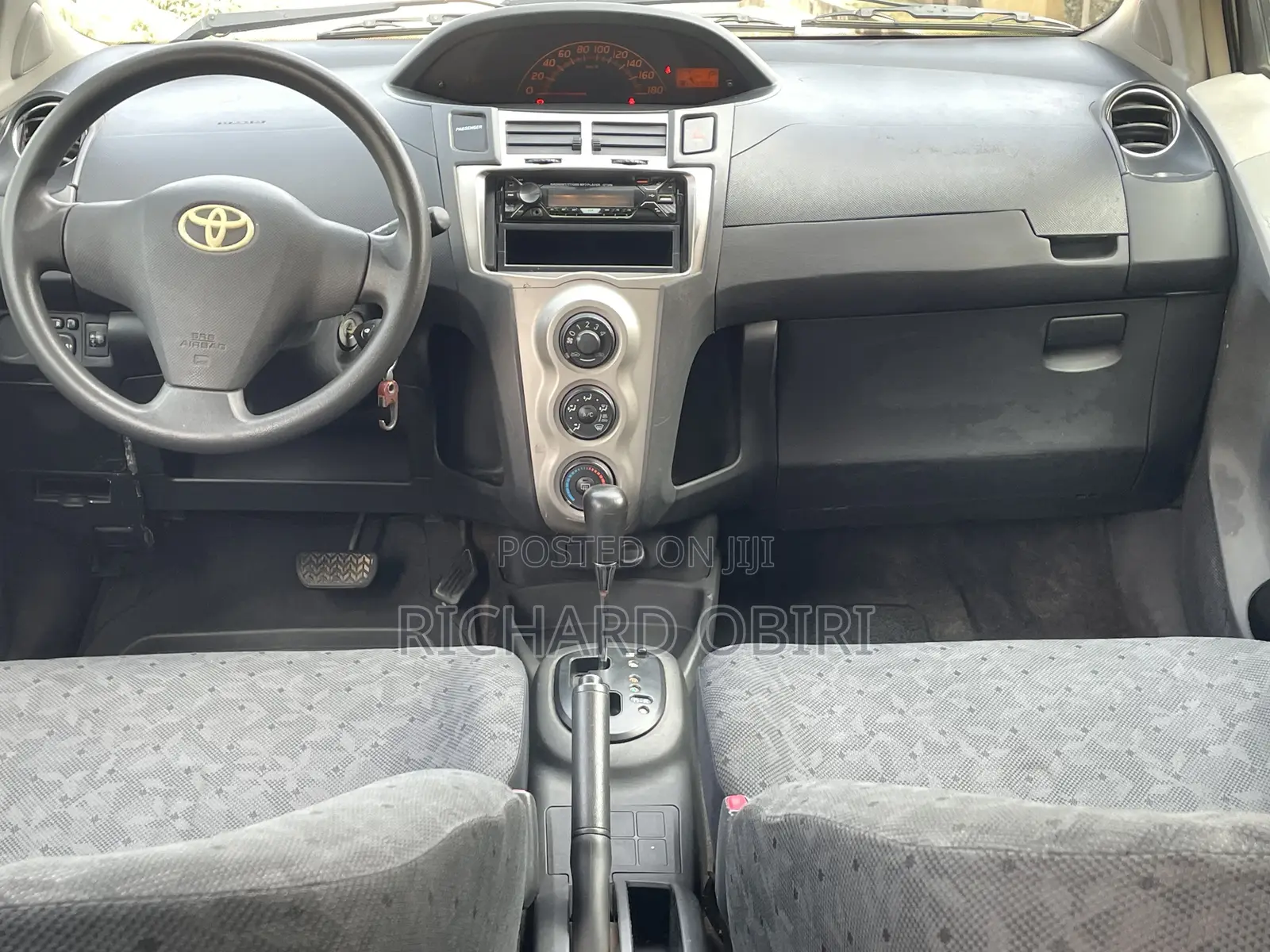 Toyota Vitz 1.3 AWD 5dr 2010 Silver