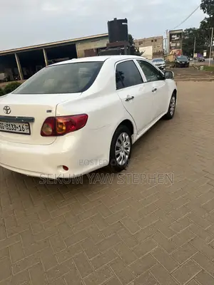 Toyota Corolla 2010 White