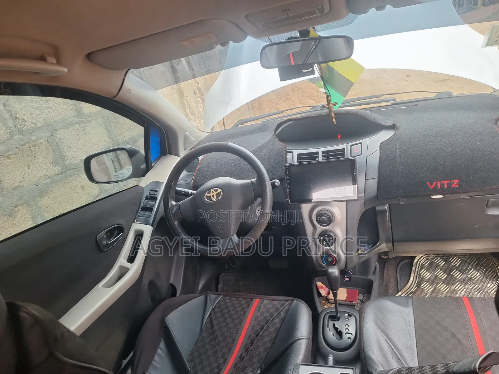 Toyota Vitz 2010 Silver