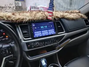 Toyota Highlander LE 4x2 V6 (3.5L 6cyl 8A) 2018