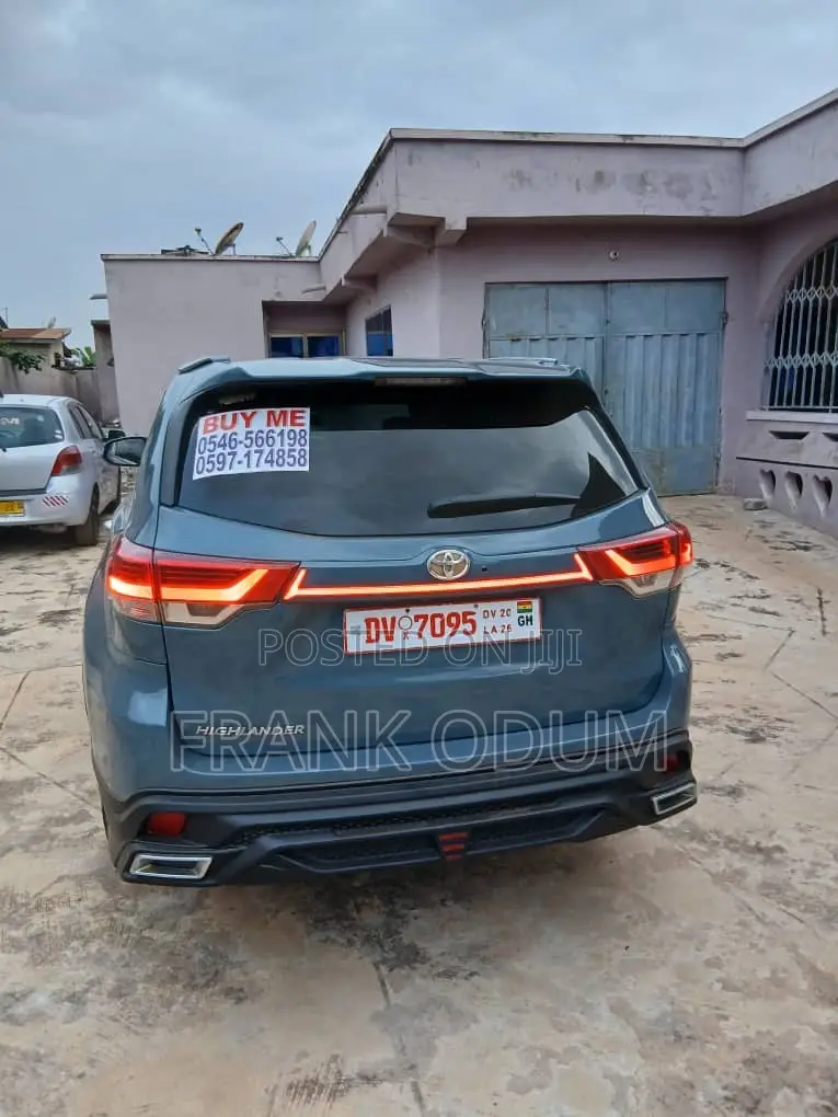 Toyota Highlander LE 4x2 V6 (3.5L 6cyl 8A) 2018