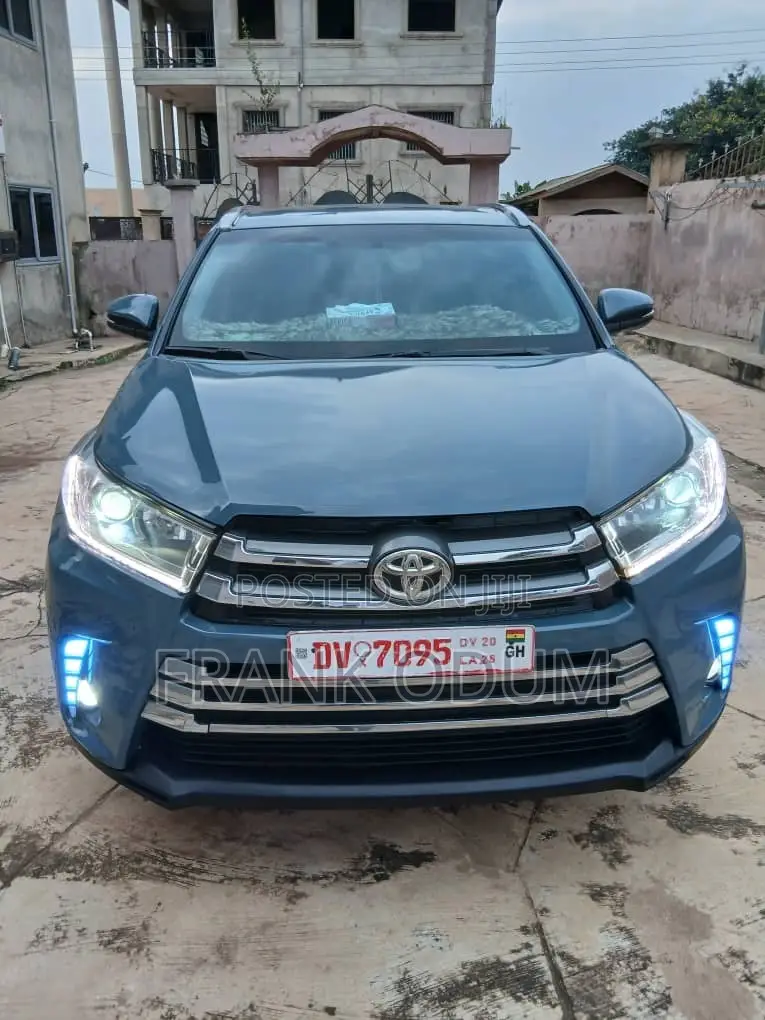 Toyota Highlander LE 4x2 V6 (3.5L 6cyl 8A) 2018