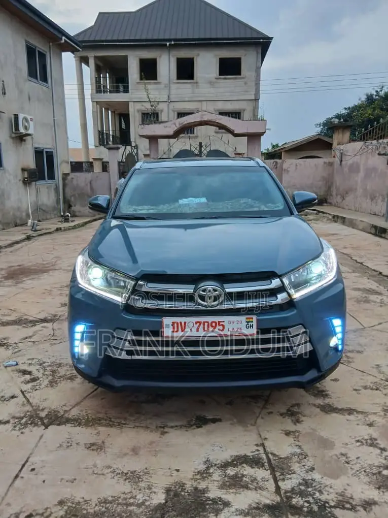 Toyota Highlander LE 4x2 V6 (3.5L 6cyl 8A) 2018