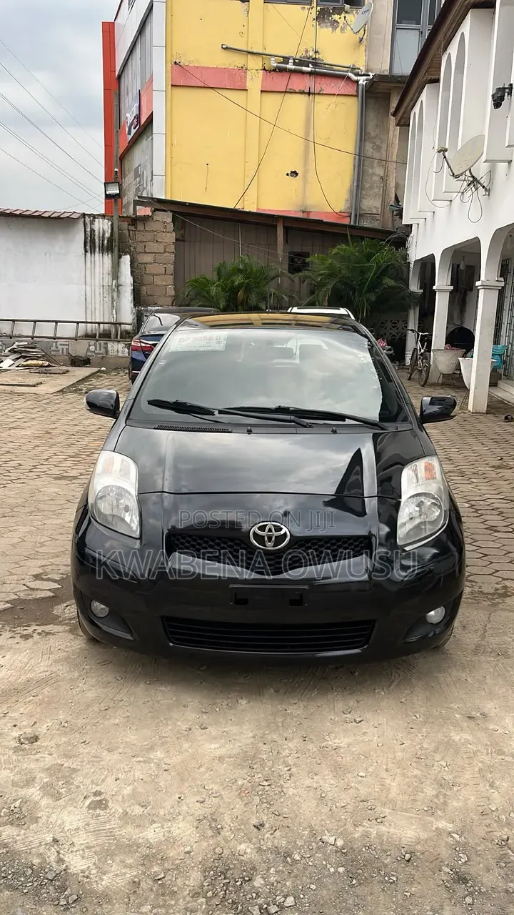 Toyota Yaris 2011 Black