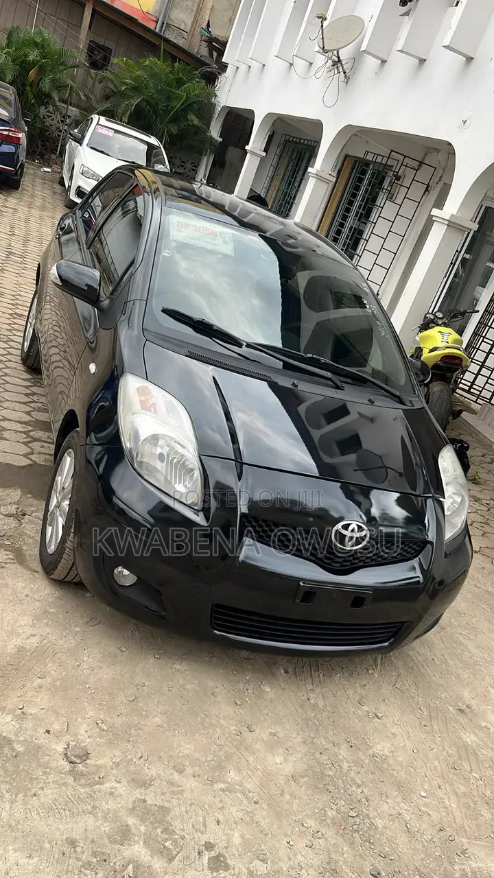 Toyota Yaris 2011 Black