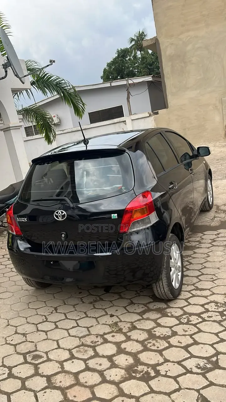 Toyota Yaris 2011 Black