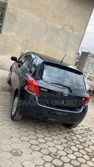 Toyota Yaris 2011 Black